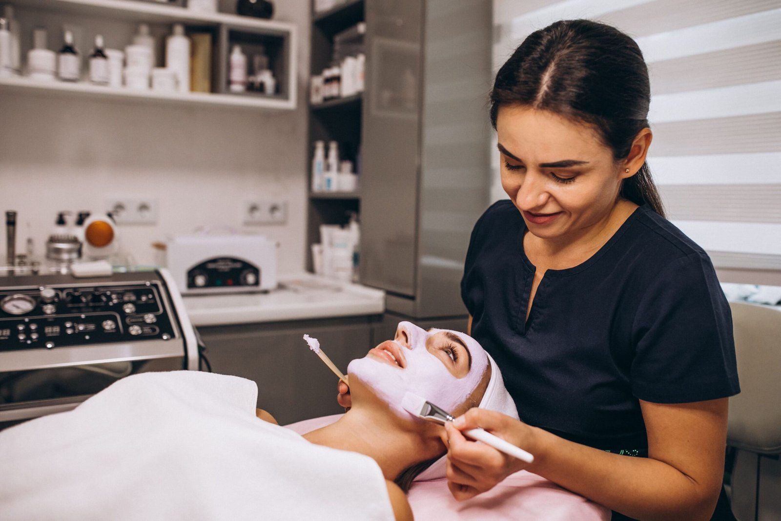 Why Your Acne Is Not Going Away – Advice from a Cosmetologist in Lucknow?