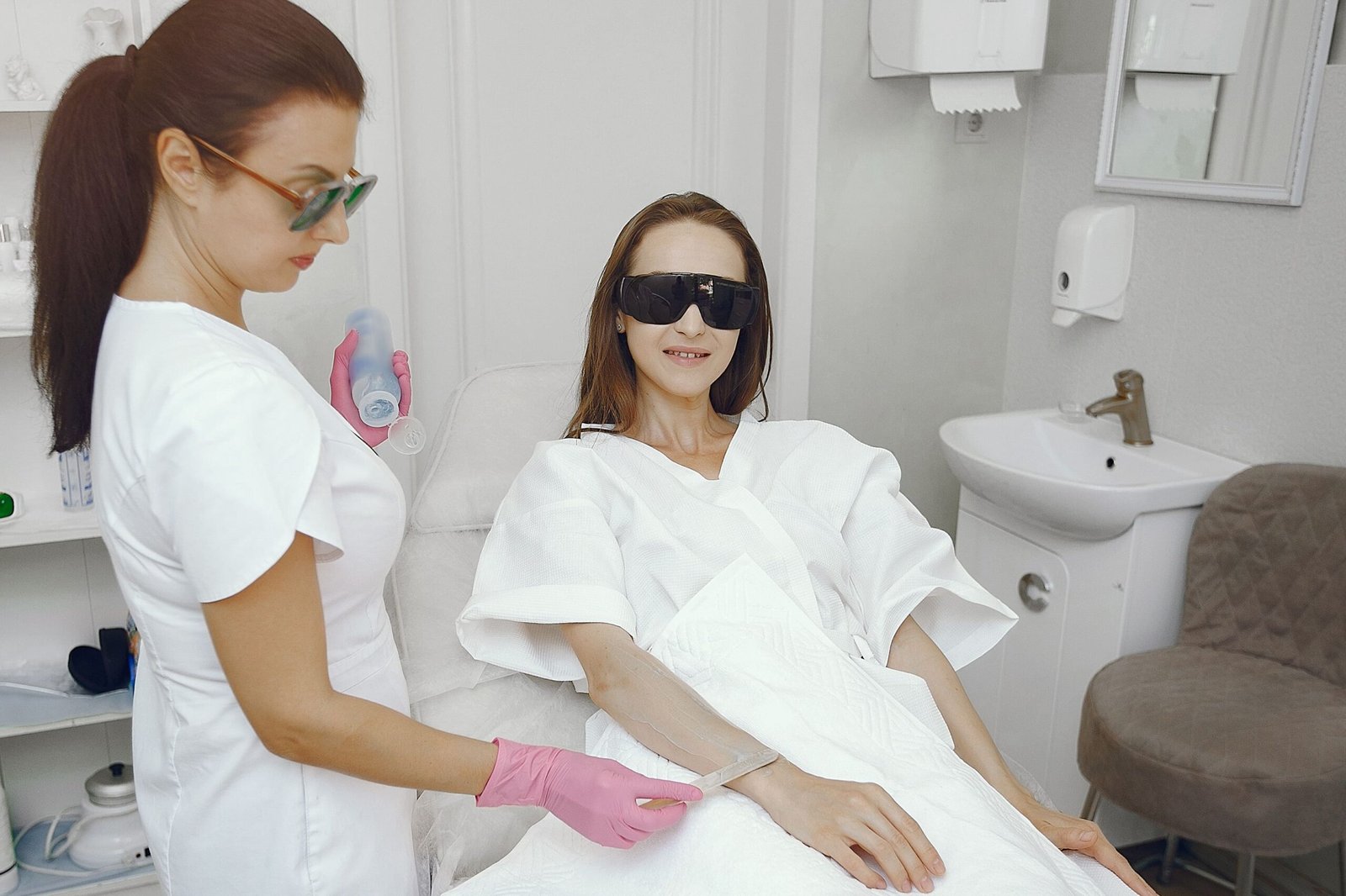 Pain & Sensitivity: Real Laser Hair Reduction Experiences
