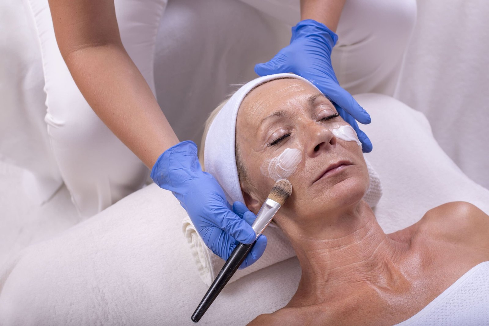 Anti Ageing Treatment in Lucknow: Non-Invasive vs. Invasive – Which Is Right for You?